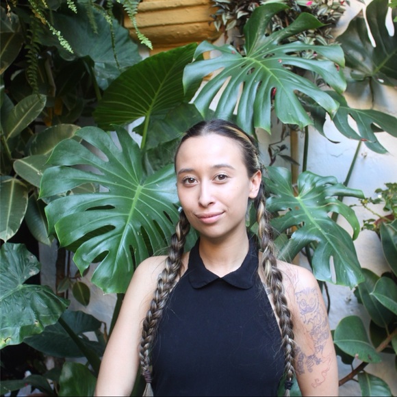 Meet your Posher, Monica - Picture 2 of 3